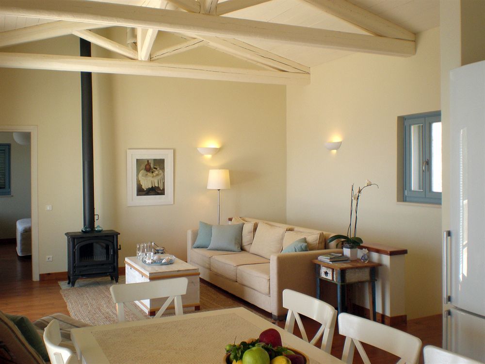 Urania Luxury Villas Pondi Bagian luar foto